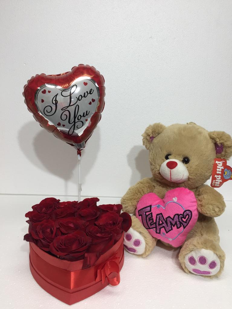 Caja corazn con 12 Rosas, Peluche con corazn 30cm y Globito